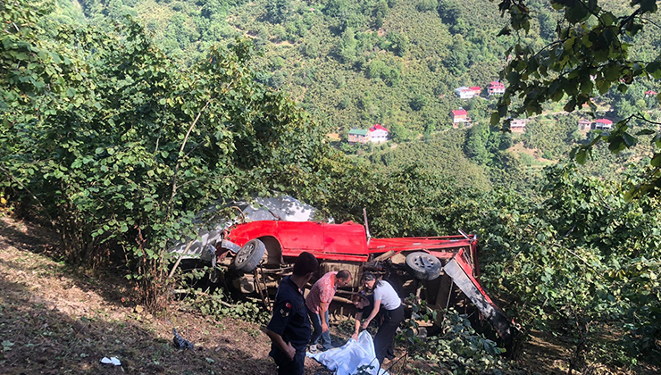 Giresun’da fındık işçilerini taşıyan araç şarampole yuvarlandı: 1 ölü, 9 yaralı