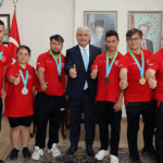 İbrahim Akın, şampiyon özel sporcuları makamında ağırladı