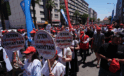 İzmir Büyükşehir Belediyesinin işten çıkardığı işçiler eylem başlattı