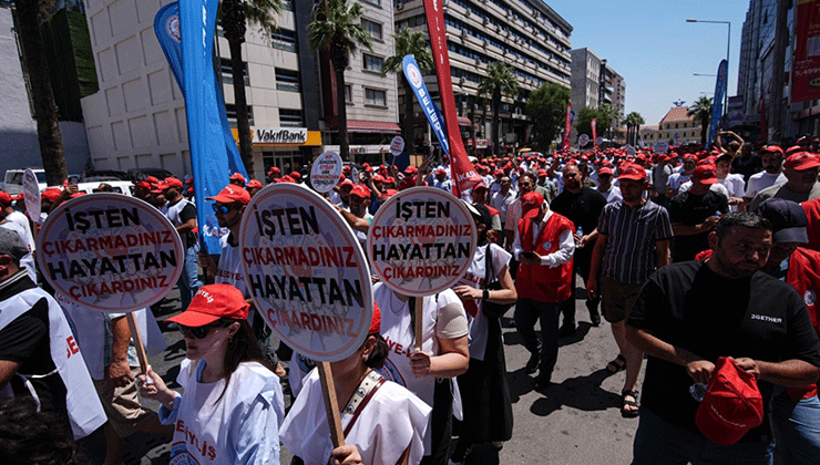 İzmir Büyükşehir Belediyesinin işten çıkardığı işçiler eylem başlattı