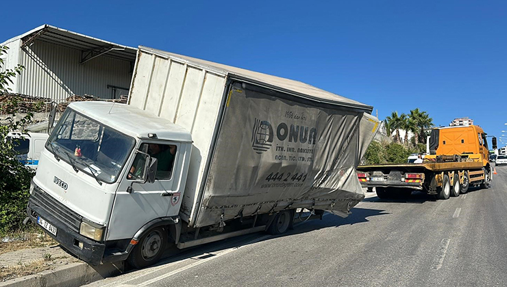 Kamyonetin freni patladı, facianın eşiğinden dönüldü