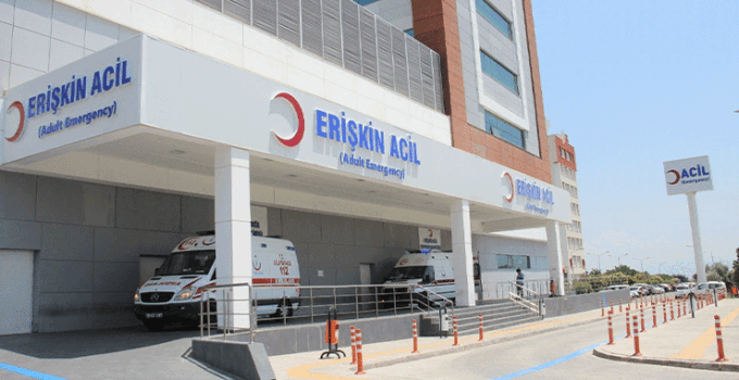 Kar maskeli şahıs çocuğu başından bıçakla ağır yaraladı