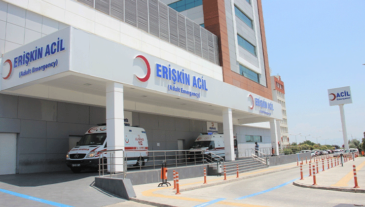 Kar maskeli şahıs çocuğu başından bıçakla ağır yaraladı