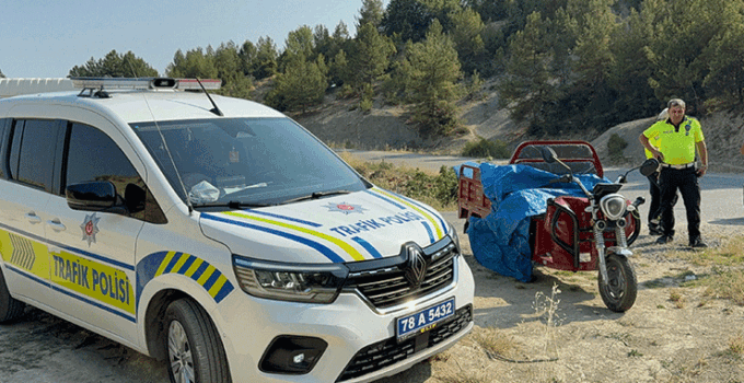 Karabük’te 3 tekerlekli motosiklet devrildi: 6 kişi yaralandı