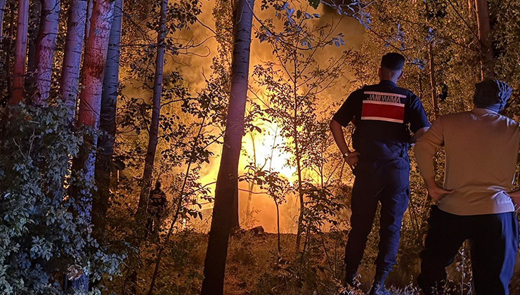 Karaman’da baraka yangını