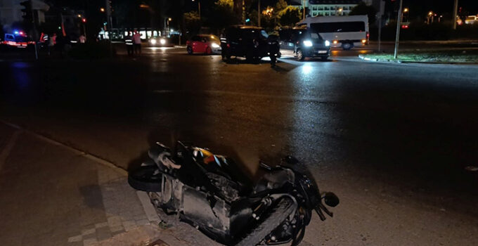 Kasksız kullandığı motosikletle yaptığı kaza hayattan kopardı