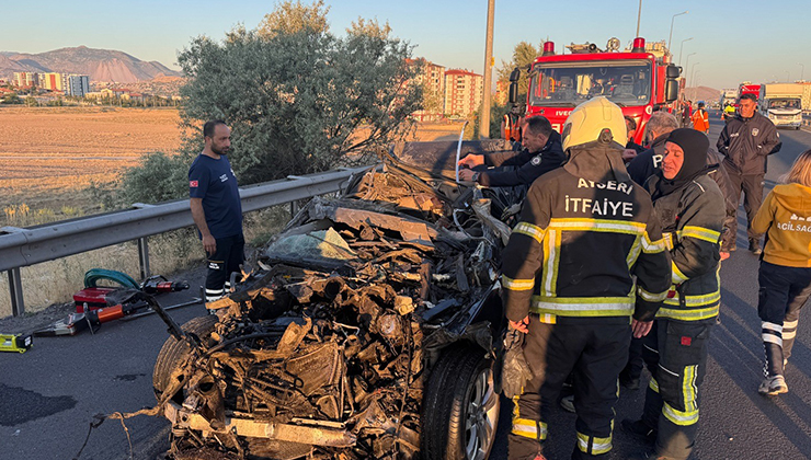 Kayseri’de otomobil tıra çarptı: 1 ölü