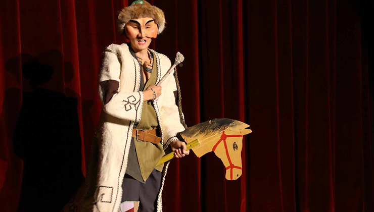 Kazak ekibin ‘Hit Aldar’ performansı Konya’da ayakta alkışlandı