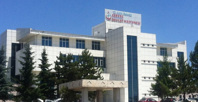 Kontrolden çıkan otomobil traktöre çarptı: 1 ölü, 3 yaralı