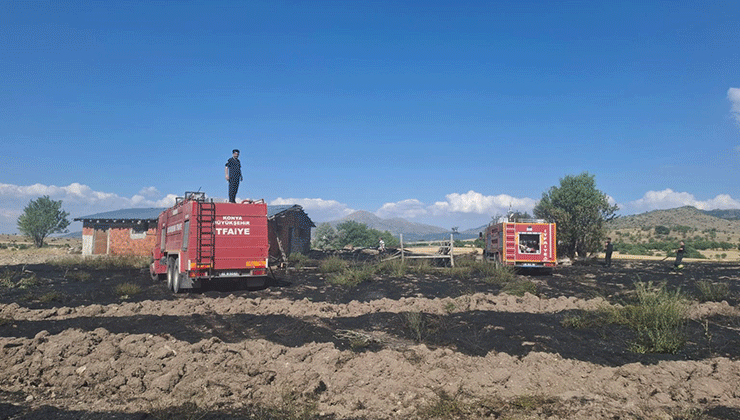Konya’da arazi ve ahır yangını korkuttu