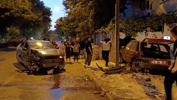 Konya’da çocuğa çarpmamak için direksiyonu kırdı, park halindeki araca çarptı