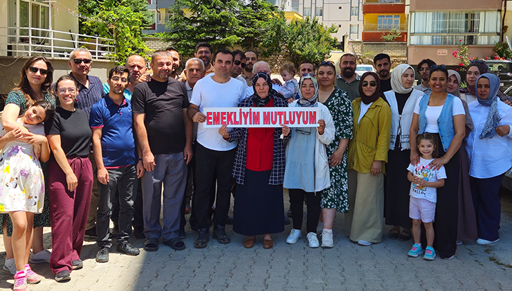 Konya’da emekli olan Nuriye öğretmen için veda konvoyu düzenlendi