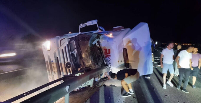 Konya’da facia kaza! Bariyer tıra ok gibi saplandı: 1 ölü