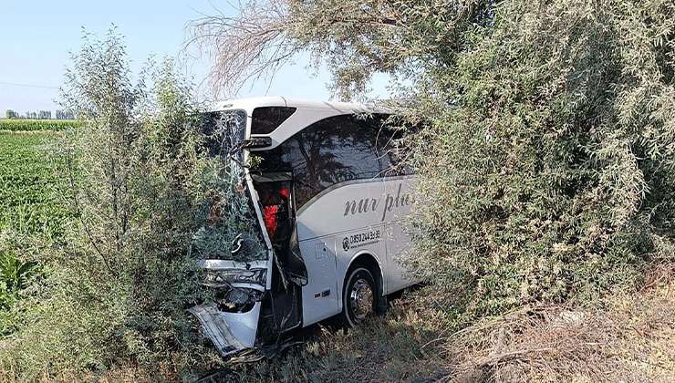Konya’da otobüs şarampole inip ağaçlara çarptı: 3’ü çocuk, 7 yaralı