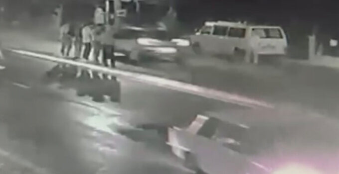 Konya’da otomobilin yayaya çarptığı kaza güvenlik kamerasına yansıdı