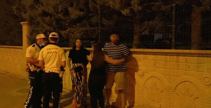 Konya’da polisten kaçan ehliyetsiz alkollü sürücünün yakınları gazetecilere saldırdı