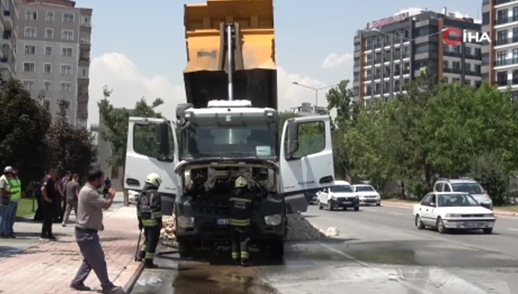 Konya’da seyir halindeki kamyonda çıkan yangın korkuttu