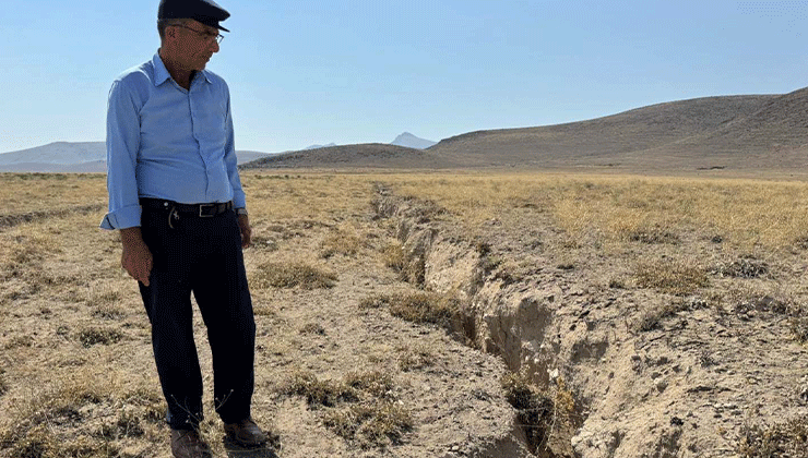 Konya’da yüzey yarıkları, mahalleliyi tedirgin ediyor