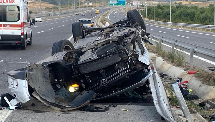 Kuzey Marmara’da otomobil yön tabelasına çarptı: 1 ölü, 4 yaralı