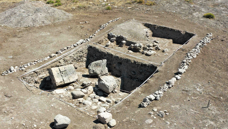 Konya’da lise öğrencileri yaz tatilini arkeoloji kazısında geçiriyor