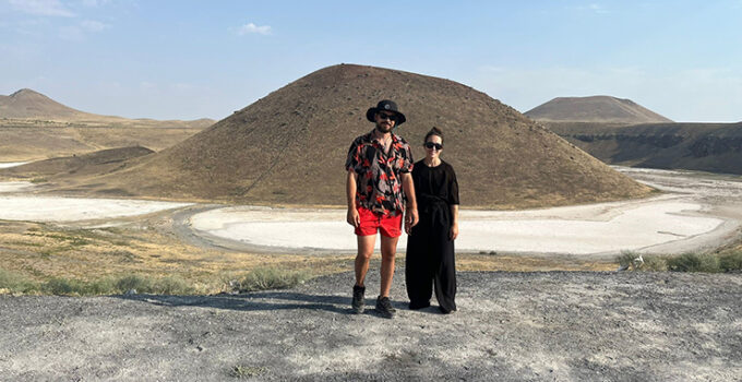 Meke Gölü, Acıgöl, obruklar turist çekiyor