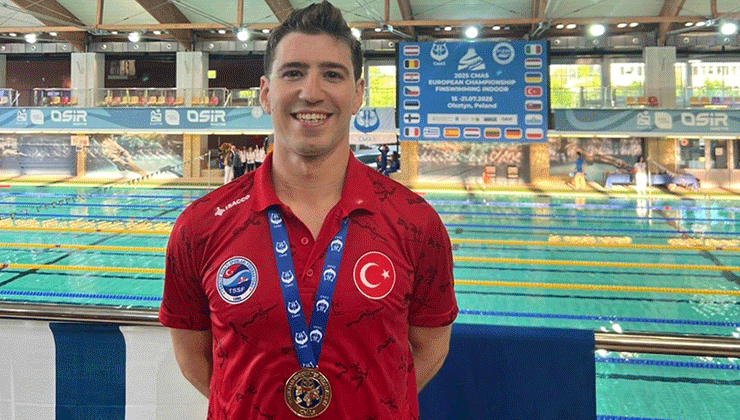 Milli sporcu Derin Toparlak, Paletli Yüzme Avrupa Şampiyonası’nda üçüncü oldu