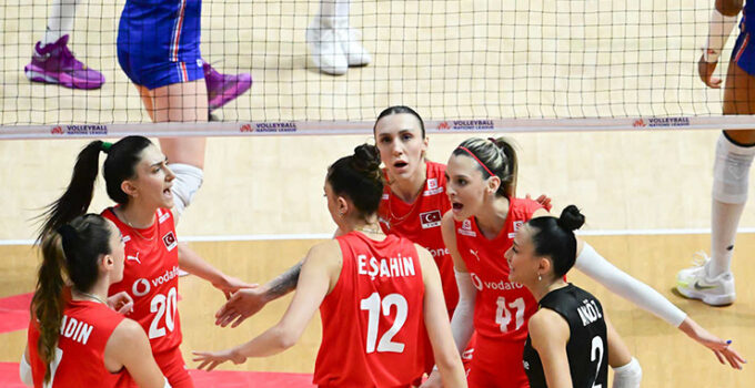 MİLLİLERİN RAKİBİ HOLLANDA
