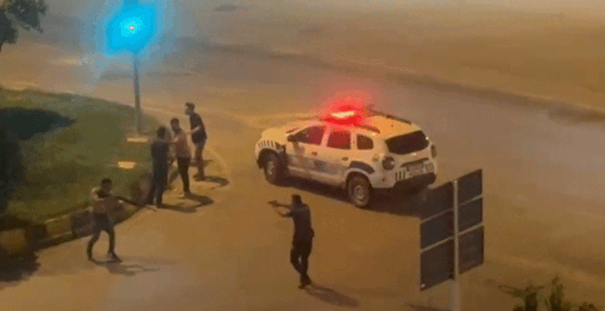 Muş’ta silahlı ve sopalı kavga kamerada: Polis havaya ateş açtı
