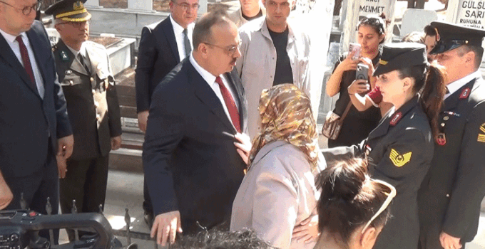 Oğlunun mezarına sarılamayan anne Şengüroğlu: “Bir kapı açılsın yeter”