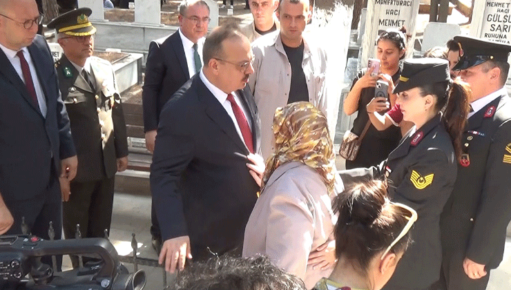 Oğlunun mezarına sarılamayan anne Şengüroğlu: “Bir kapı açılsın yeter”