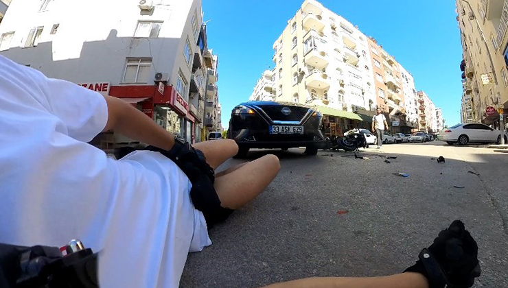 Otomobille çarpışan motosikletli ölümden döndü