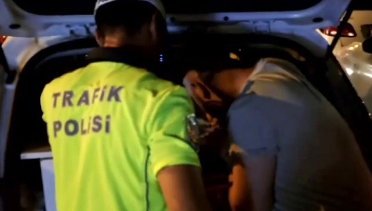 Pendik’te yolu kapatıp dans eden şahıslara para cezası