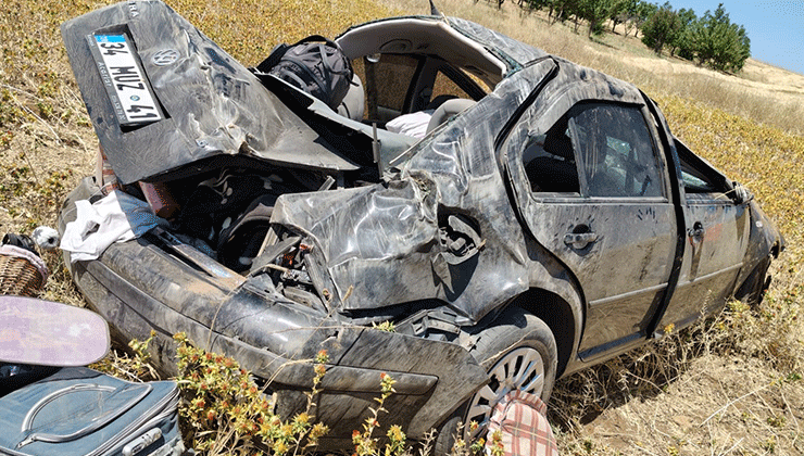 Tarlaya devrilen otomobildeki 3 kişi yaralandı
