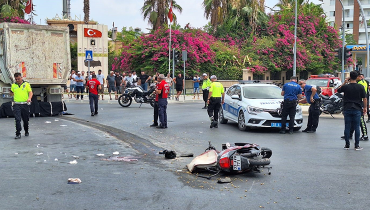 Tarsus’ta kamyon ile motosiklet çarpıştı: 1 ölü, 1 yaralı