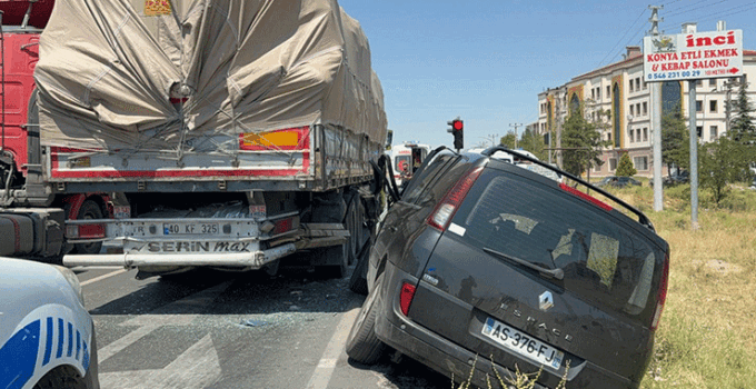 Tıra arkadan çarpan yabancı plakalı otomobil sürücüsü yaralandı