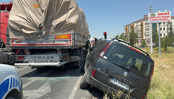 Tıra arkadan çarpan yabancı plakalı otomobil sürücüsü yaralandı
