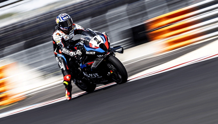 Toprak Razgatlıoğlu, Superbike Macaristan ayağının ilk yarışını kazandı