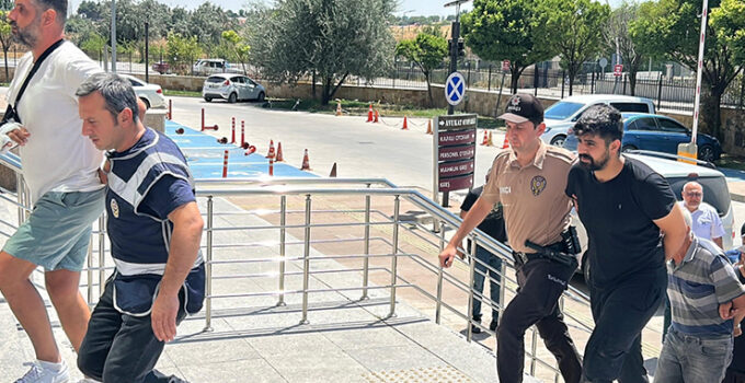 Uşak’ta 2 kişinin hayatını kaybettiği toprak kayması olayında şüpheli 2 kişi tutuklandı