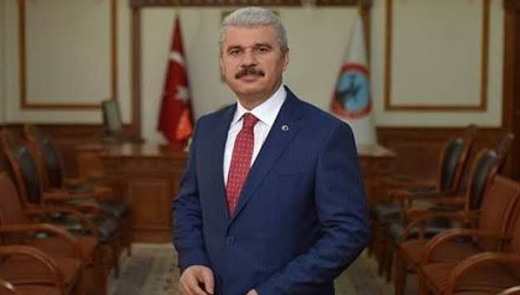 Vali Akın “ Yangına karşı vatandaşlar ve ekipler canla başla çalışmakta”