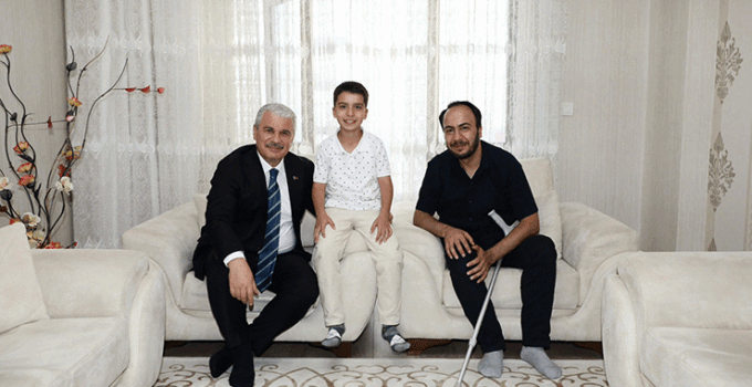 Vali Akın’dan Gazi Halit Şener’e ziyaret