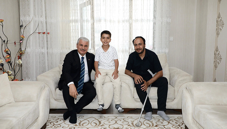 Vali Akın’dan Gazi Halit Şener’e ziyaret