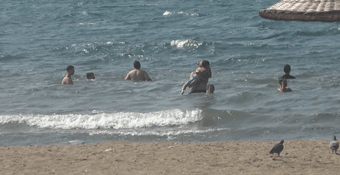 Yalova’da denizde boğulma tehlikesi geçiren çocuğu vatandaşlar kurtardı