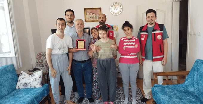Konya’da yarım asırlık evli çifte teşekkür plaketi