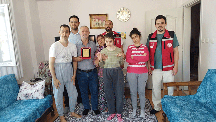 Konya’da yarım asırlık evli çifte teşekkür plaketi