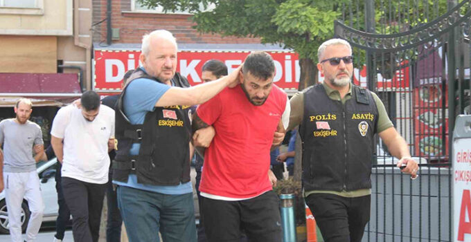2 kişinin öldüğü, 1 kişinin ağır yaralandığı kavgada 4 tutuklama
