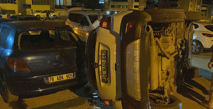 3 otomobilin karıştığı kaza kamerada; 1’i çocuk, 3 yaralı