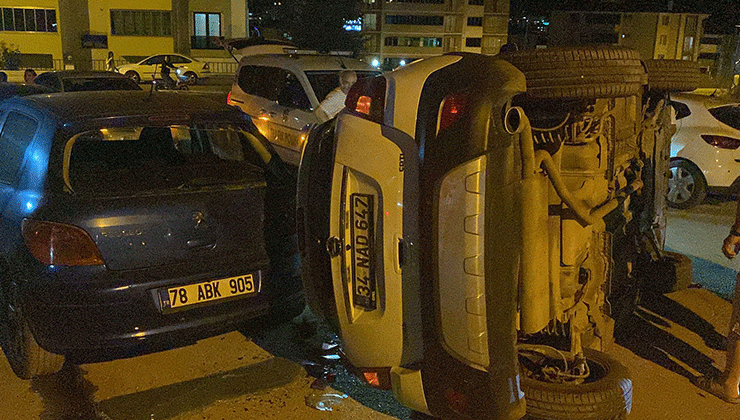 3 otomobilin karıştığı kaza kamerada; 1’i çocuk, 3 yaralı
