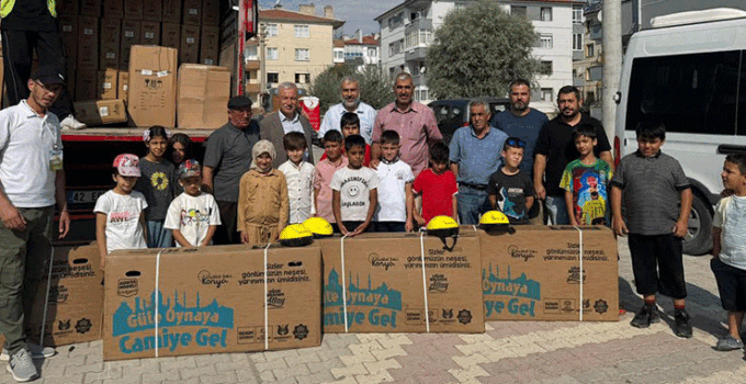 Başkan Sertdemir, çocuklara hediyelerini dağıttı