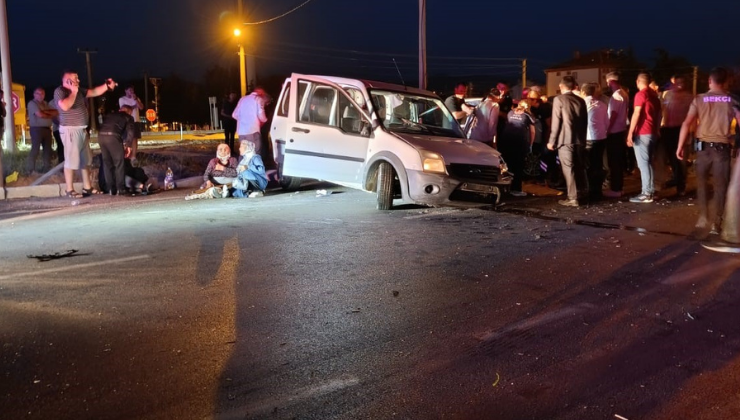 Şarkikaraağaç’ta hafif ticari araç ile otomobil çarpıştı: 5 yaralı