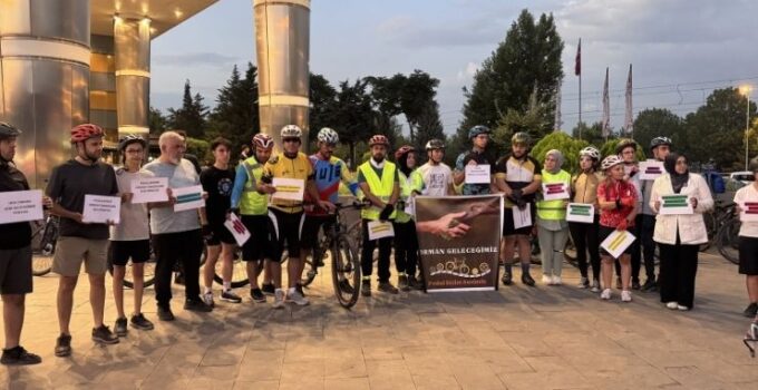 Konya’da kadınlar orman yangınlarına dikkati çekmek için pedal çevirdi